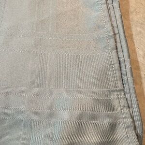 Beautiful green 100% microfiber polyester tablecloth. Like new condition.